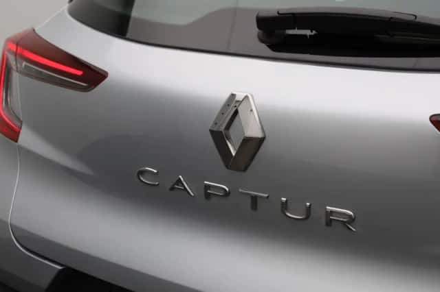 Renault Captur (2022) thumbnail 38