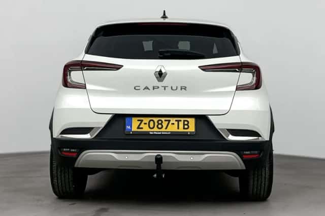 Renault Captur (2023) thumbnail 3