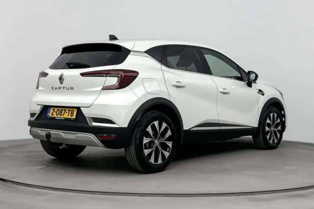 Renault Captur (2023) thumbnail 4