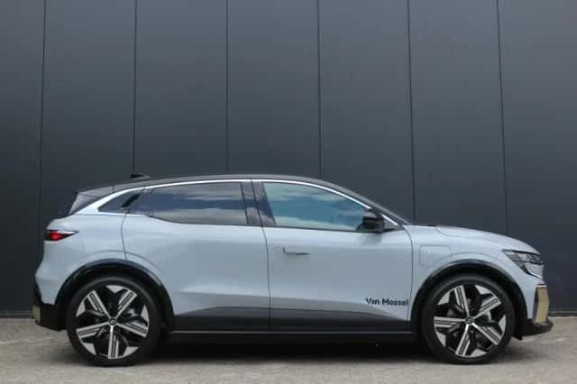 Renault Mégane E-Tech (2025) thumbnail 4