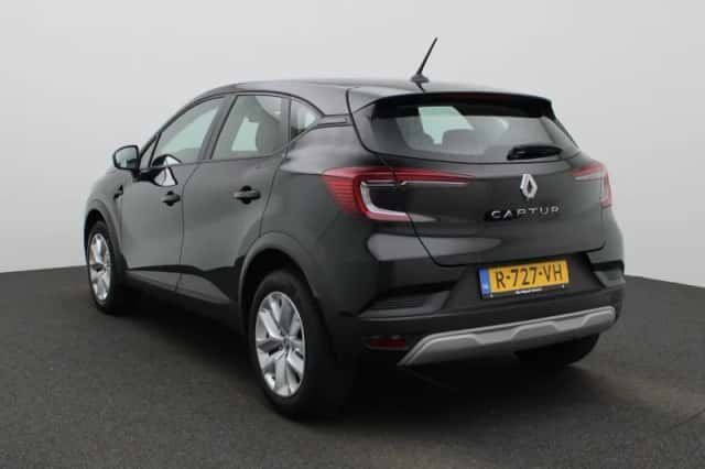 Renault Captur (2022) thumbnail 2