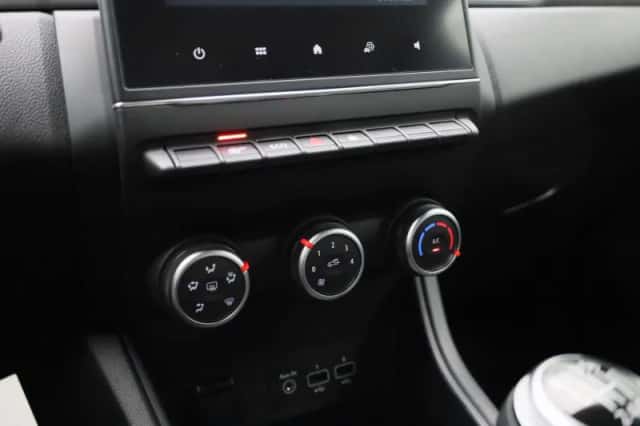 Renault Captur (2022) thumbnail 15
