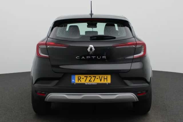 Renault Captur (2022) thumbnail 5