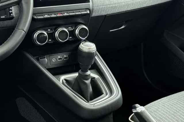 Renault Clio (2025) thumbnail 24