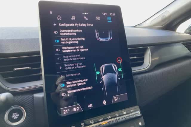 Renault Captur (2024) thumbnail 18