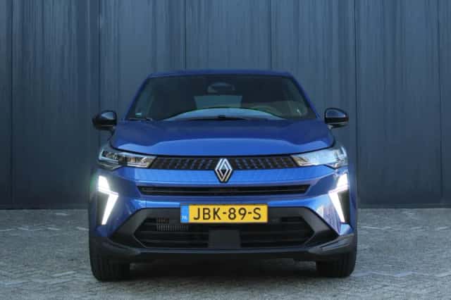 Renault Captur (2025) thumbnail 2