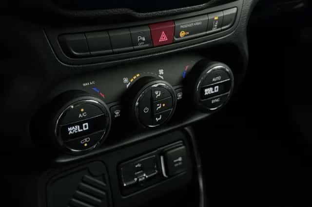 Jeep Renegade (2017) thumbnail 19