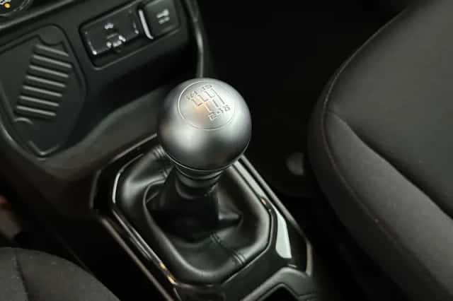 Jeep Renegade (2017) thumbnail 21