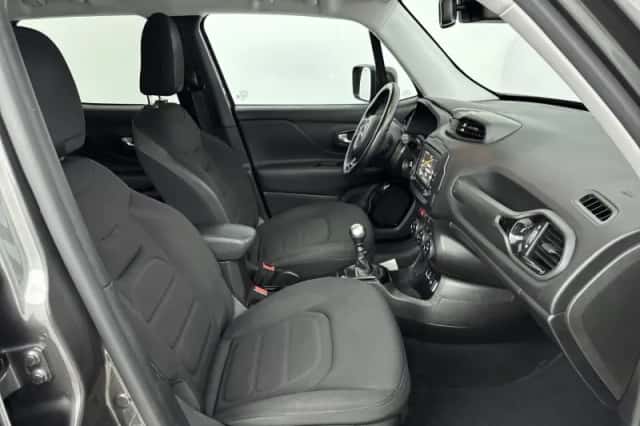 Jeep Renegade (2017) thumbnail 24
