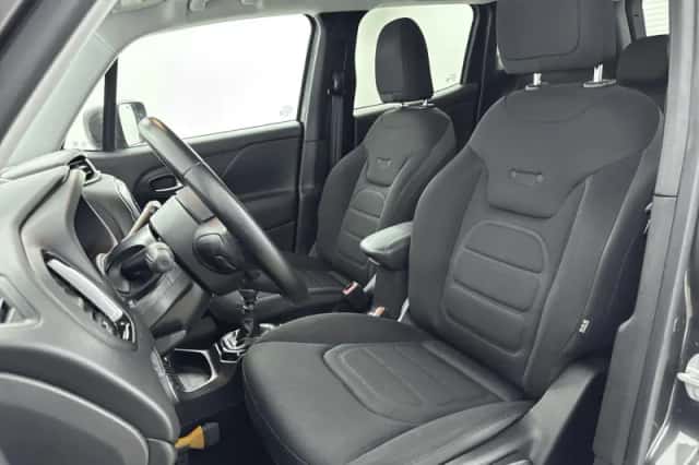 Jeep Renegade (2017) thumbnail 26