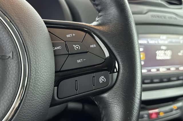 Jeep Renegade (2017) thumbnail 6