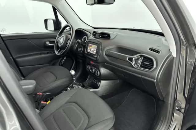 Jeep Renegade (2017) thumbnail 8
