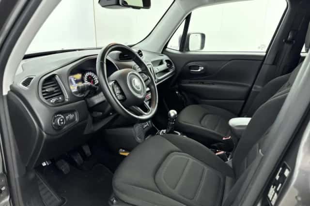 Jeep Renegade (2017) thumbnail 9