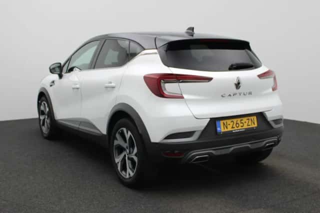 Renault Captur (2022) thumbnail 2