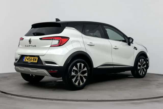Renault Captur (2023) thumbnail 4