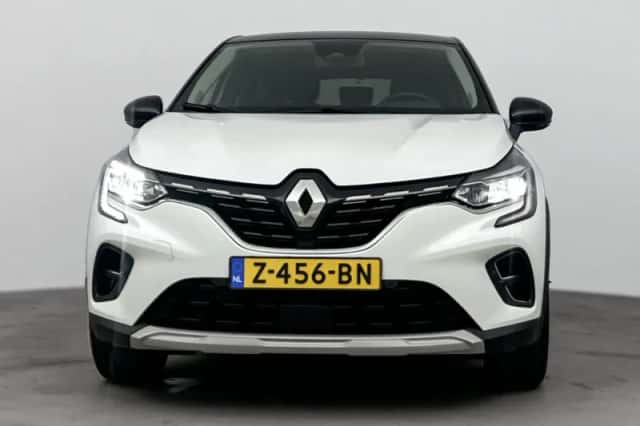 Renault Captur (2023) thumbnail 5
