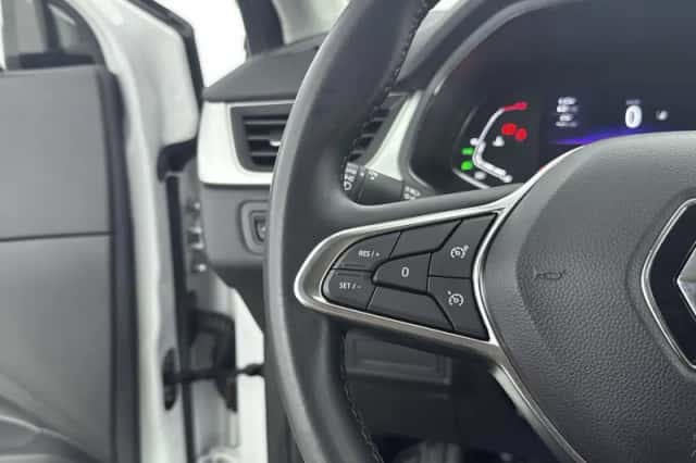 Renault Captur (2023) thumbnail 6