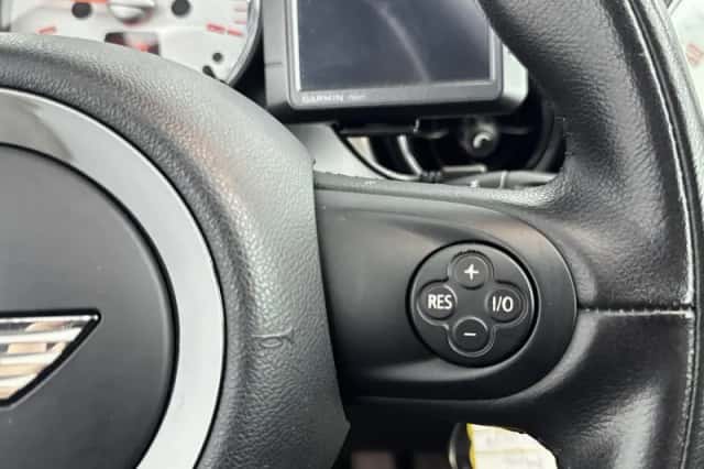 MINI Cabrio (2011) thumbnail 6