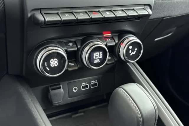 Renault Clio (2024) thumbnail 17