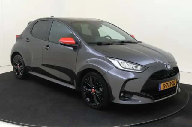 Toyota Yaris (2022) thumbnail 2