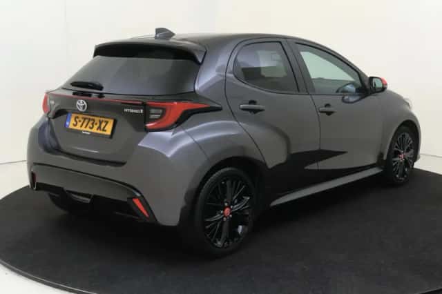 Toyota Yaris (2022) thumbnail 4