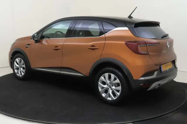 Renault Captur (2021) thumbnail 3
