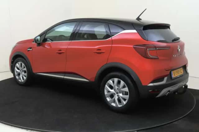 Renault Captur (2021) thumbnail 3