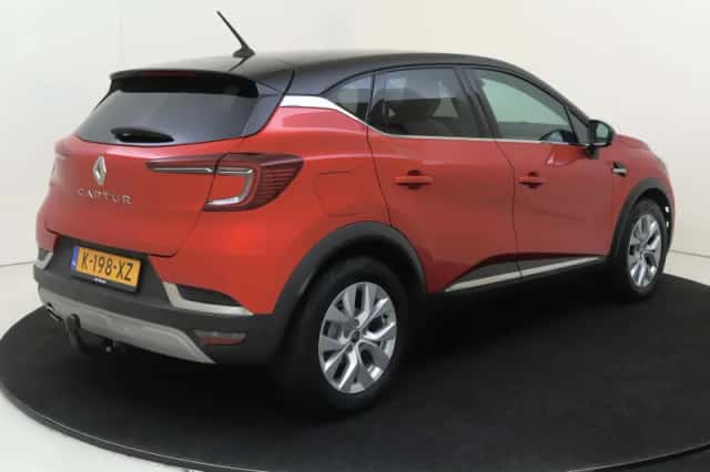 Renault Captur (2021) thumbnail 4