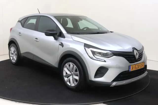Renault Captur (2023) thumbnail 2