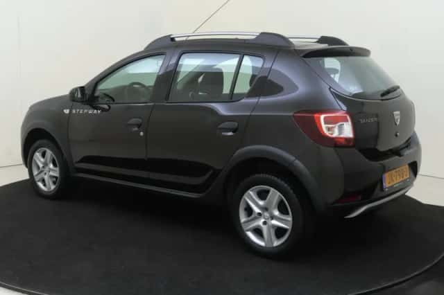 Dacia Sandero Stepway (2016) thumbnail 3