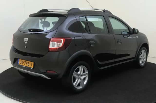 Dacia Sandero Stepway (2016) thumbnail 4