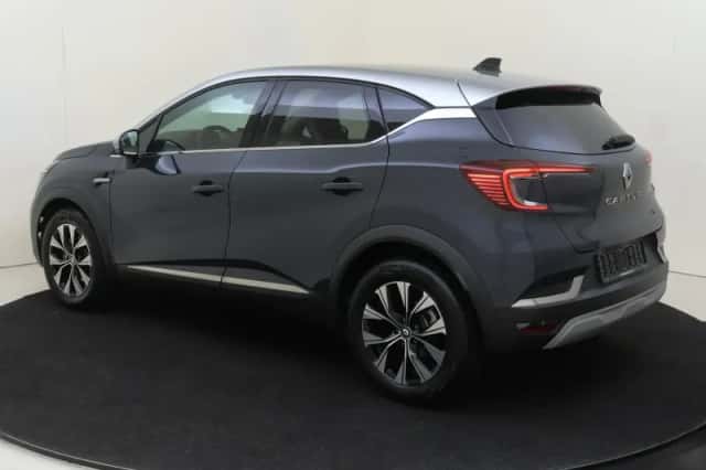 Renault Captur (2023) thumbnail 3