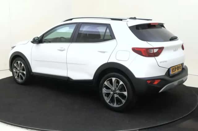 Kia Stonic (2024) thumbnail 3