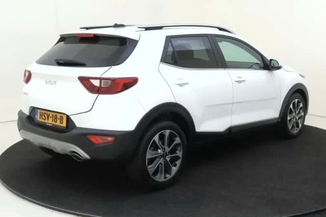 Kia Stonic (2024) thumbnail 4