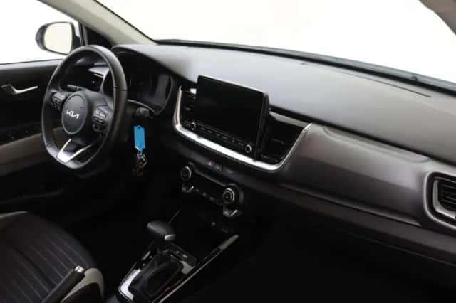 Kia Stonic (2024) thumbnail 5