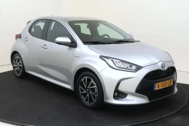 Toyota Yaris (2021) thumbnail 2