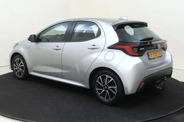 Toyota Yaris (2021) thumbnail 3