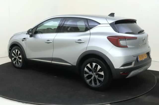 Renault Captur (2023) thumbnail 3