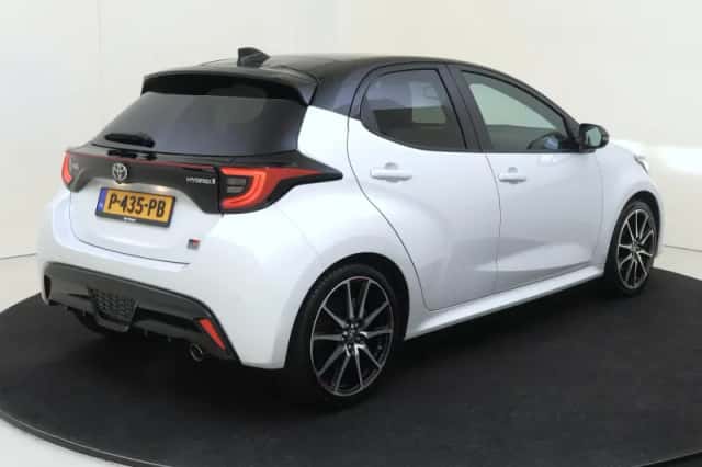 Toyota Yaris (2022) thumbnail 4