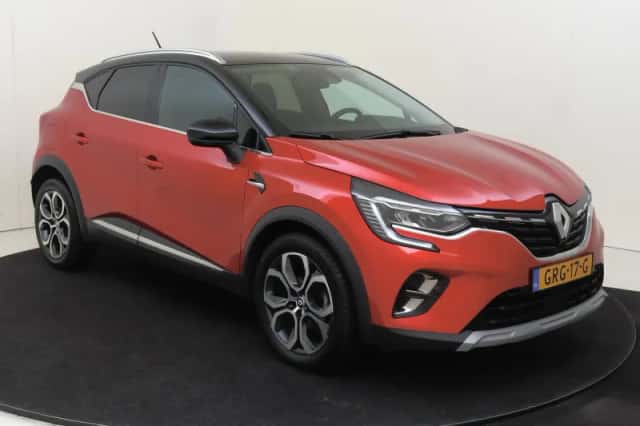 Renault Captur (2022) thumbnail 2