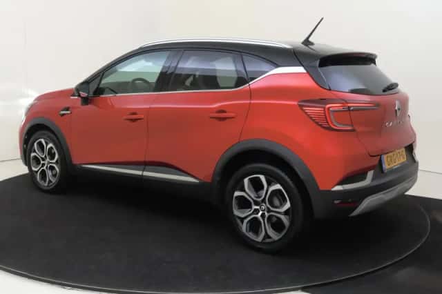 Renault Captur (2022) thumbnail 3