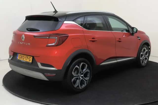 Renault Captur (2022) thumbnail 4