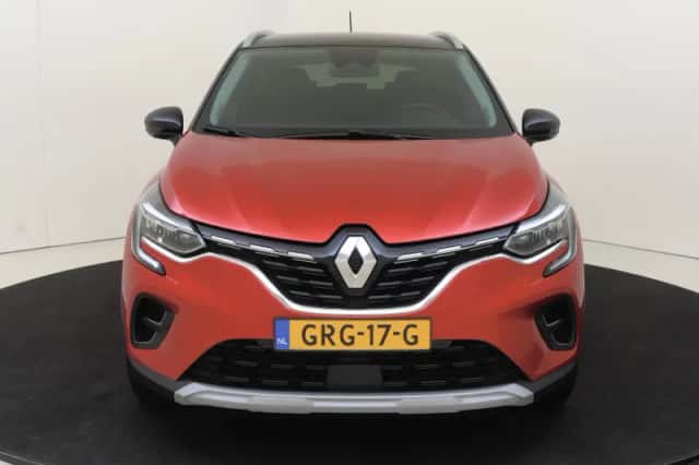 Renault Captur (2022) thumbnail 6
