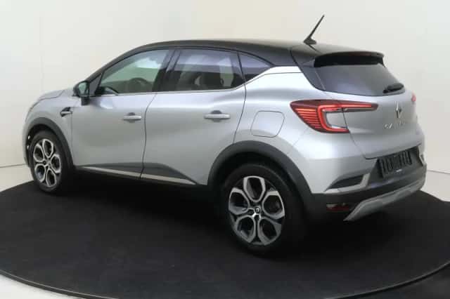 Renault Captur (2022) thumbnail 3