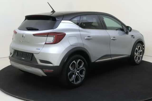 Renault Captur (2022) thumbnail 4