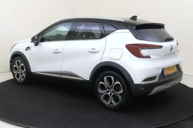 Renault Captur (2021) thumbnail 3