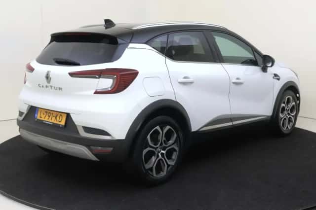 Renault Captur (2021) thumbnail 4