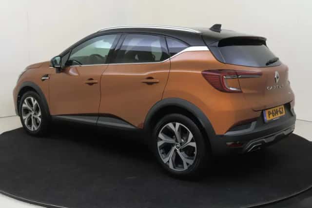Renault Captur (2022) thumbnail 3
