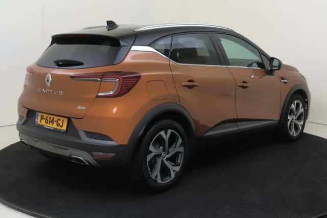 Renault Captur (2022) thumbnail 4