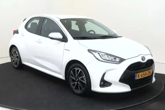 Toyota Yaris (2021) thumbnail 2